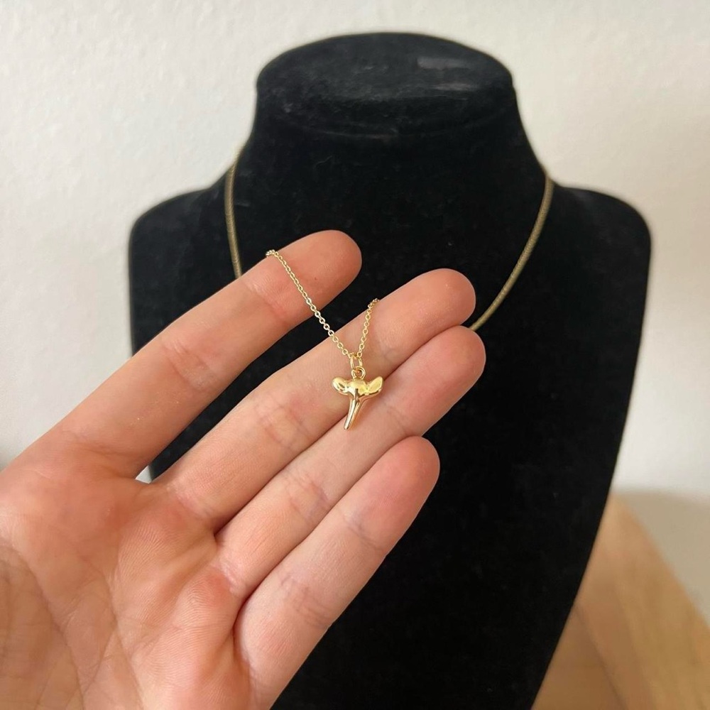 14k Gold Filled Dainty Sharks Tooth Pendant Necklace - Picture 3 of 6